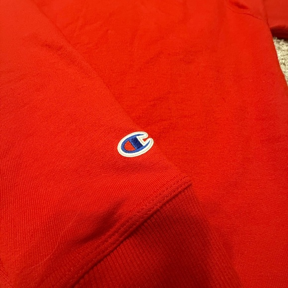 like new! Champion Men's Red crew neck Sweatshirt sz m - Picture 7 of 7